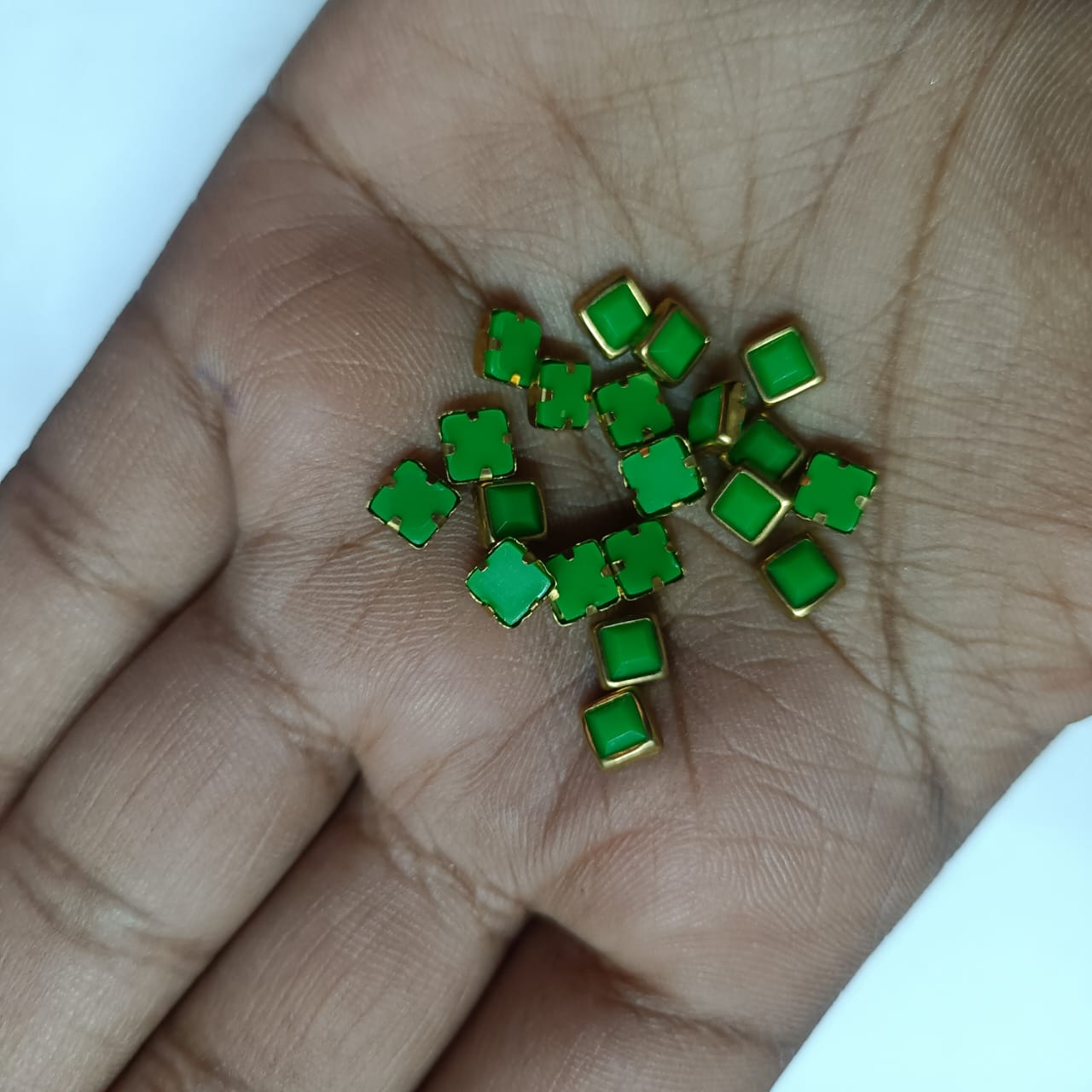 Fitting Stone Clip Triangle Shape for Aari Embroidery Work and Jewelry Making – 20g Pack (Red, Green, Pink, Yellow, Purple, Blue, and More)