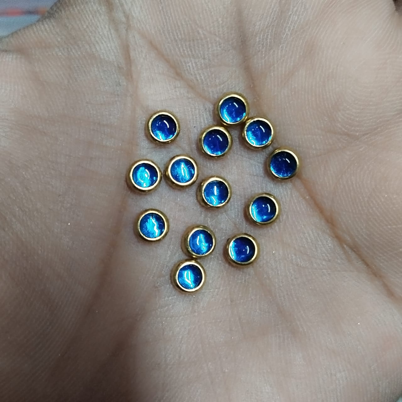 4mm blue Colour Flat Kundan Stones , Clips ,Fitting Stone – Red Color, Round Shape, 20-Gram Pack for Craft, Jewellery, Bangles, and Embroidery Work