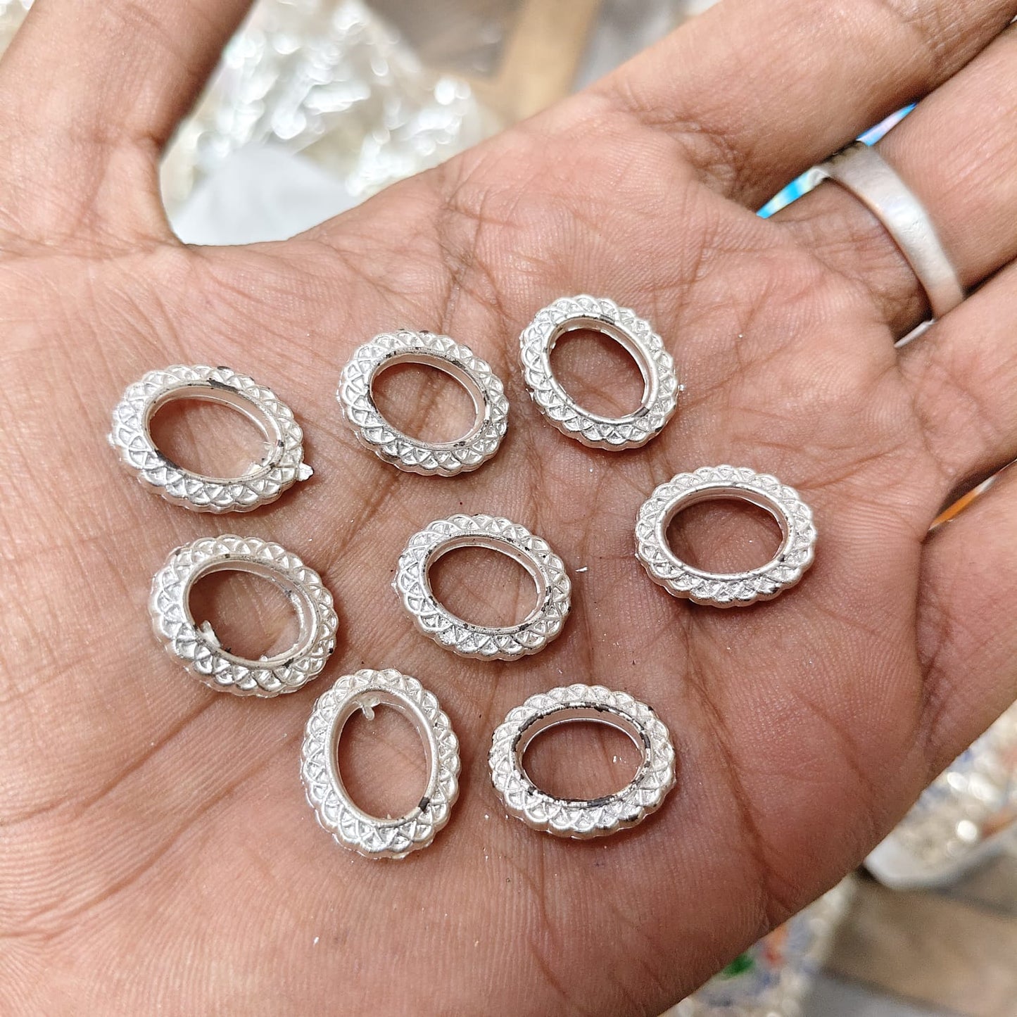 Silver Oval Plastic Ring Beads for Saree Tassels, Jewellery Making & Craft Work – 25 Gram Pack | Kavitha Enterprises