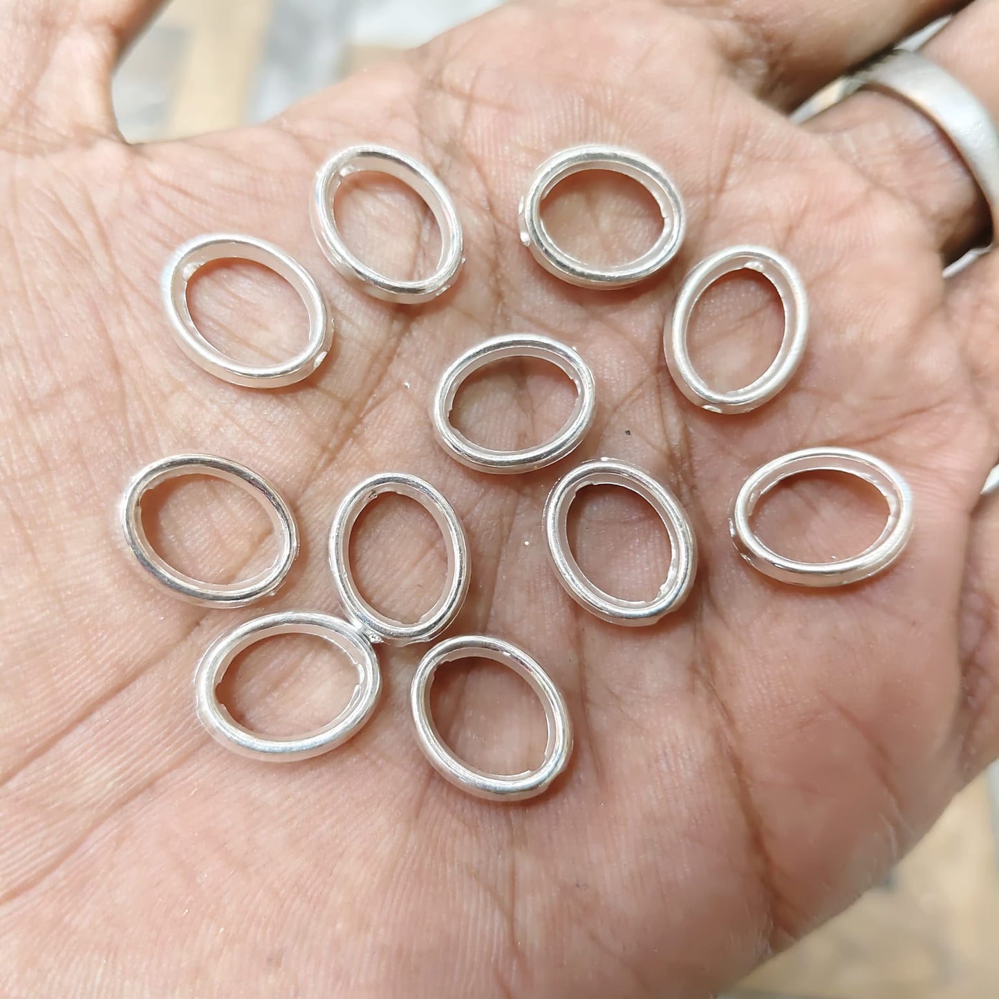 Silver Oval Plastic Ring Beads for Saree Tassels, Jewellery Making & Craft Work – 25 Gram Pack | Kavitha Enterprises