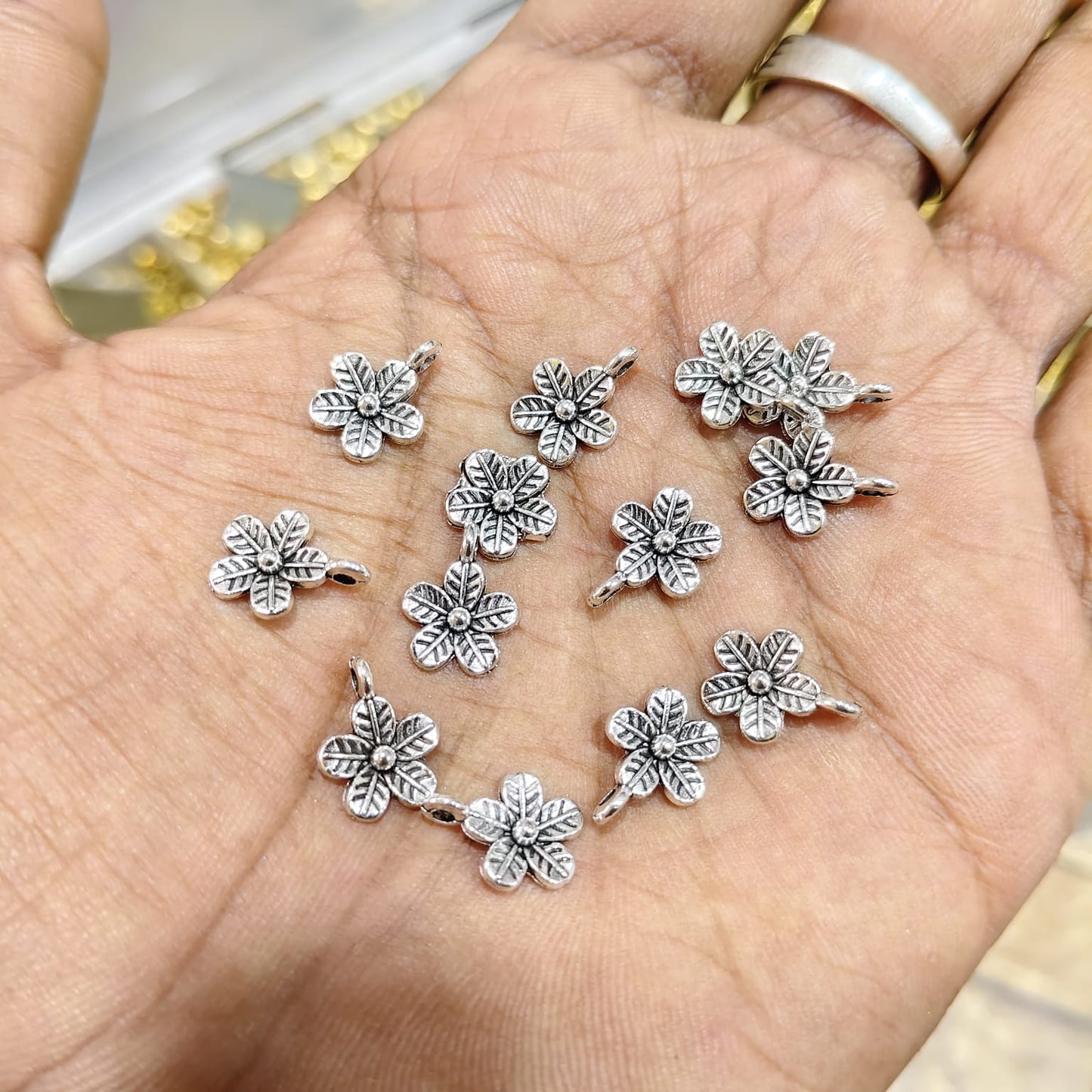 Antique Silver Flower Charms for Jewellery Making & Saree Tassels – 40 Gram Pack (Approx. 100 Pieces) | Kavitha Enterprises