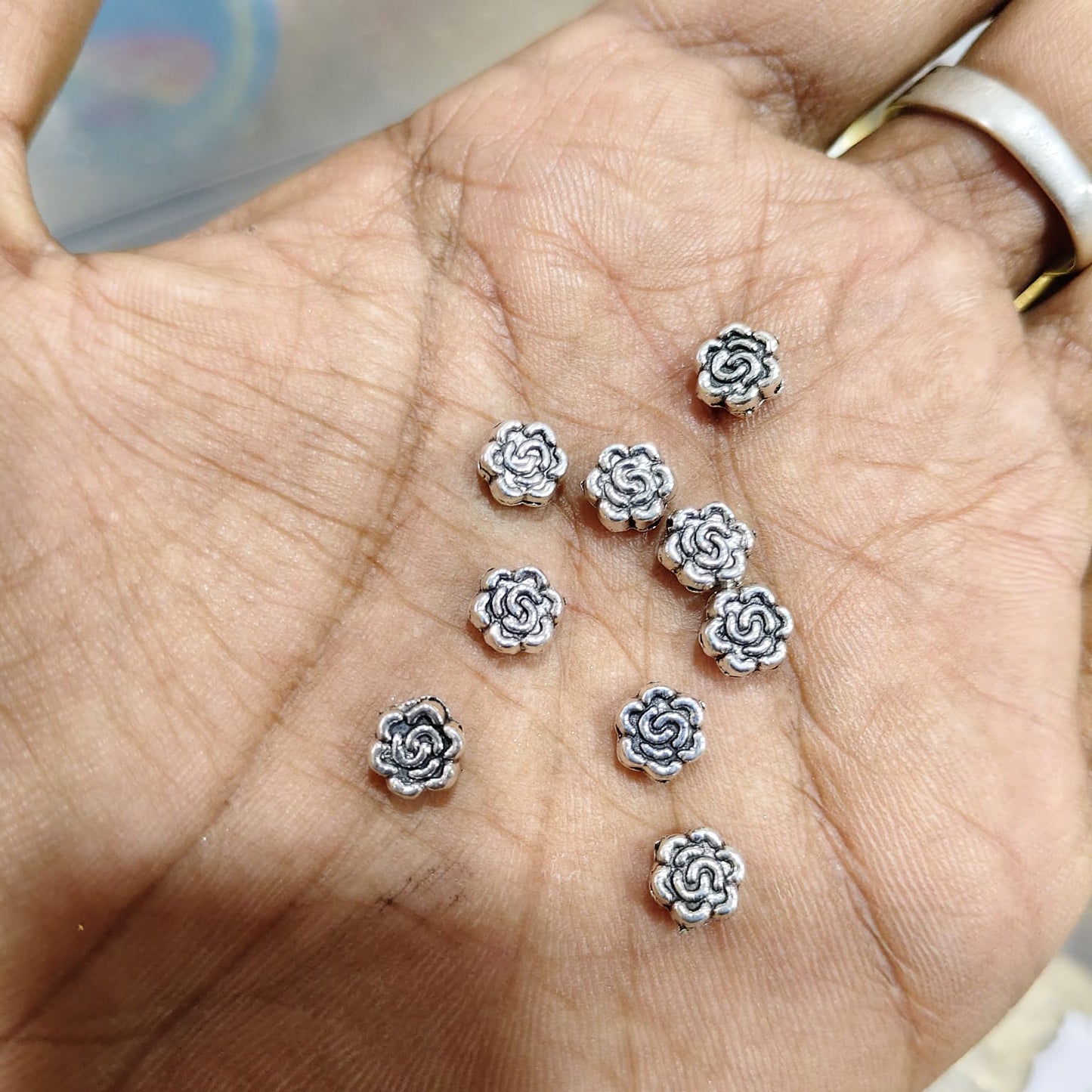 Antique Silver Rose Flower Metal Beads for Jewellery Making & Saree Tassels – 40 Gram Pack (Approx. 60 Beads) | Kavitha Enterprises
