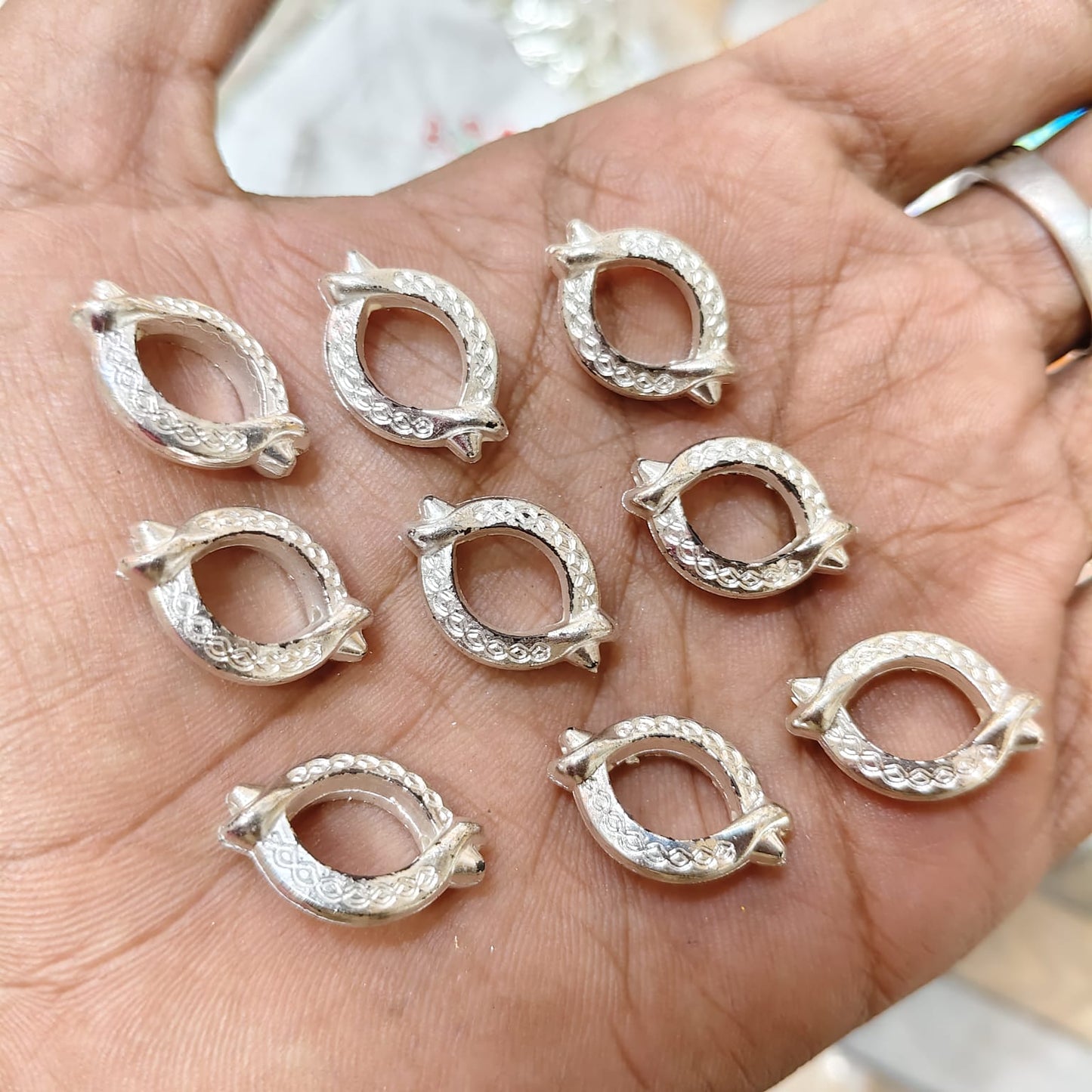 Silver Designer Oval Plastic Beads for Saree Tassels, Jewellery Making & Craft Work – 25 Gram Pack | Kavitha Enterprises