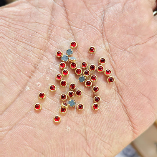 3mm Round Ruby Red Fitting Stones for Silk Thread Bangles, Aari Work & Jewellery Making | Gold Finish | Pack of 20g & 50g – Kavitha Enterprises