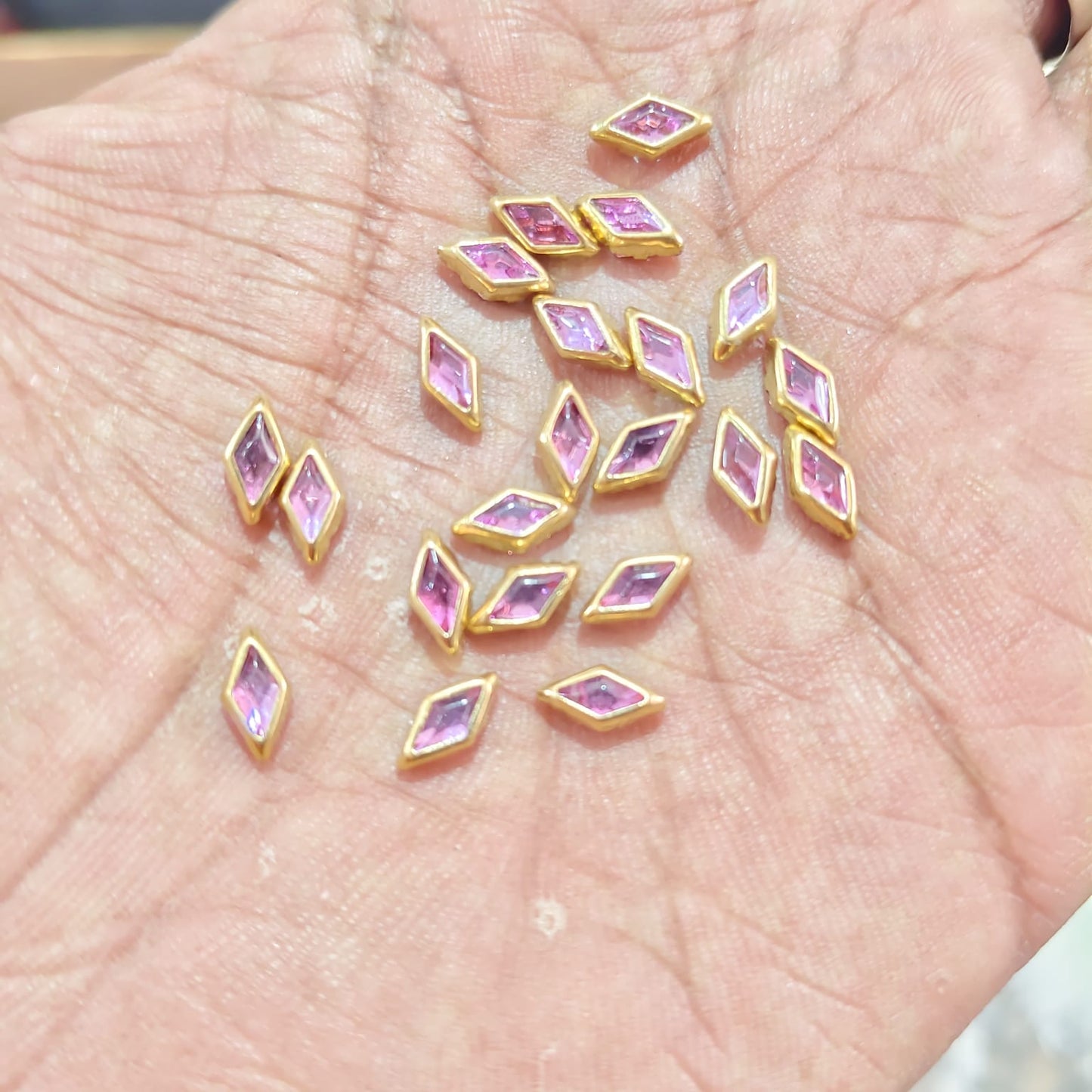 8x5MM Flat Kundan Stones Rhombus Shape Light Pink Diamond Cut Stones for Aari Work, Jewellery Making & Silk Thread Bangles | Gold Finish | 20 Gram Pack – Kavitha Enterprises