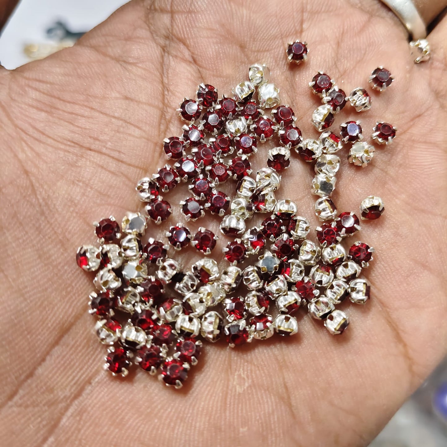 4mm Multicolour Clip Stones for Aari Work & Jewellery Making | Green, Red, Yellow, Blue, Peach & Pista Kundan Setting Stones | Pack of 10g (Approx. 230 Pieces) – Kavitha Enterprises